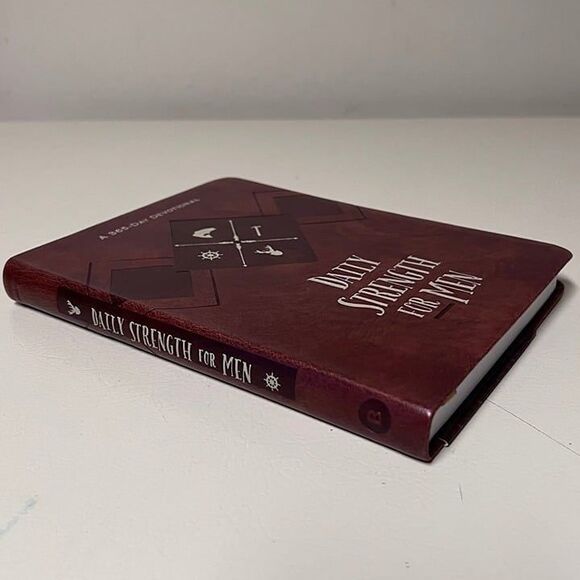 A 365 Day Devotional Daily Strength for Men - Picture 6 of 8
